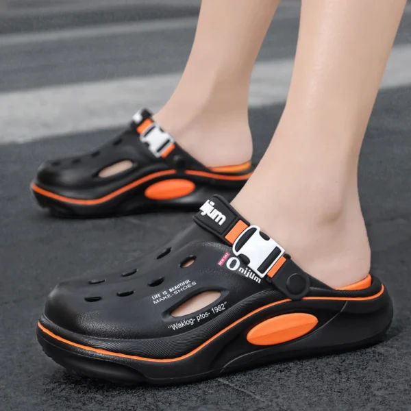 New Classic Summer Clogs Men Slipper Breathable Garden Shoes EVA Outdoor Comforty Beach Slides Home Sandals Antiskid Slippers
